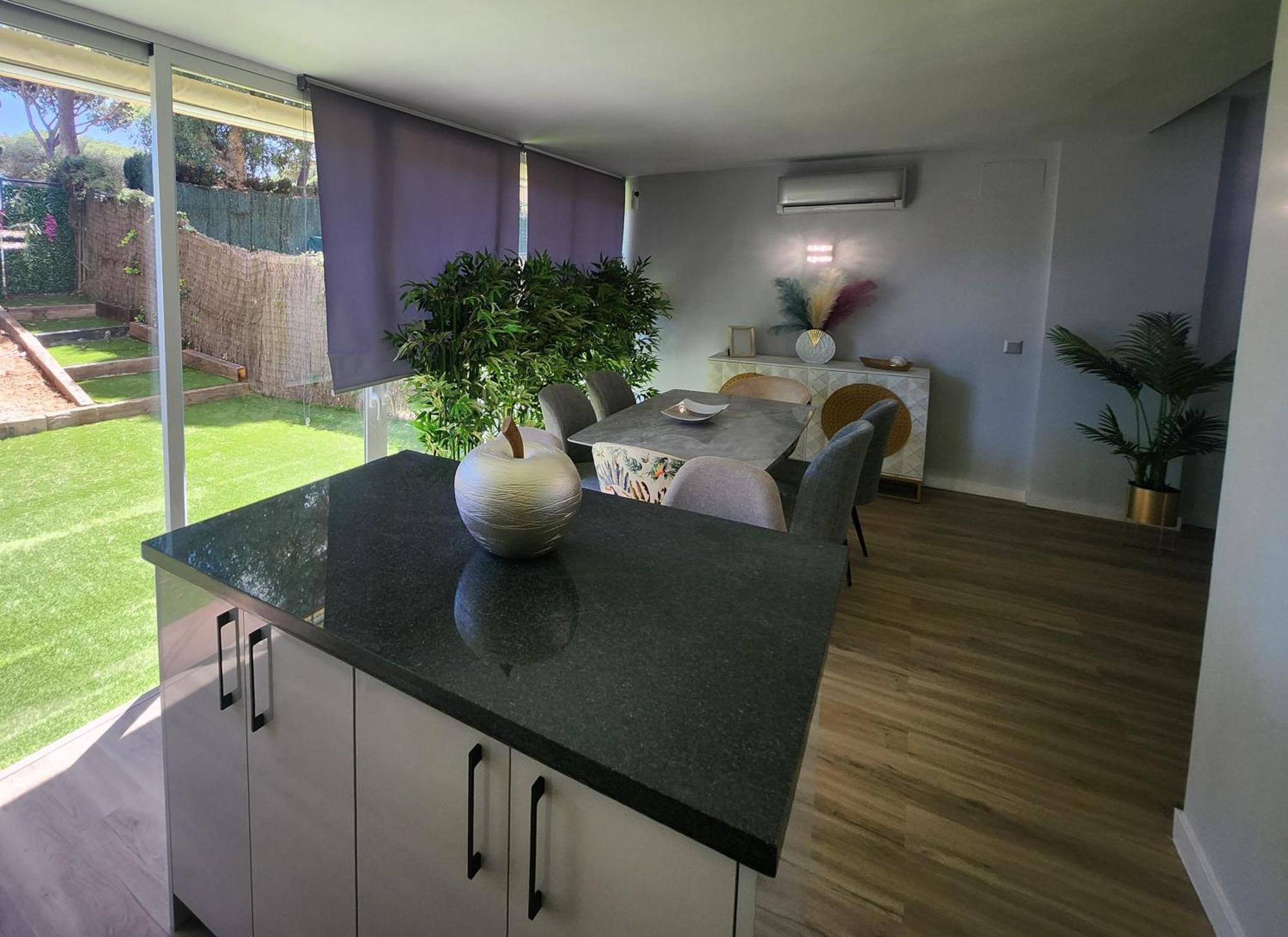 Ansa Beach Apartment - Cabopino, Marbella - Garden Level Екстериор снимка